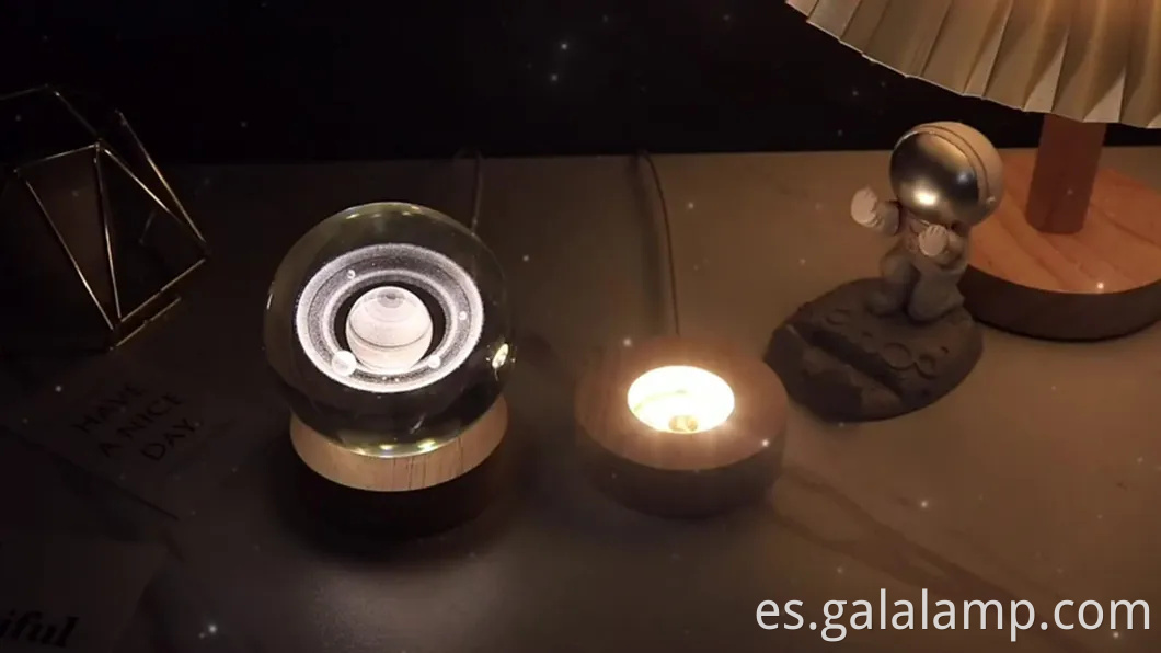 Star Planet Crystal Ball Night Light con lámpara base de madera LED